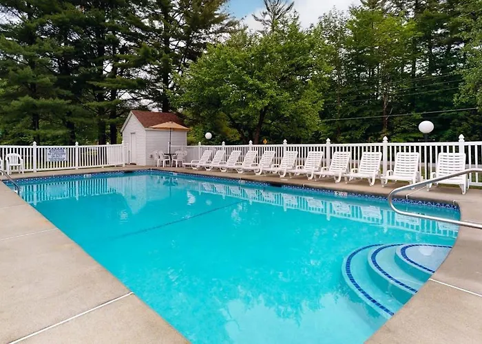 Eclectic Studio Cabin W/ Kitchenette, Free Wifi, Riverfront Location & More