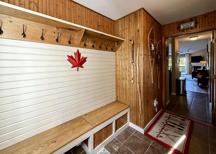 S29 Top-Floor Bretton Woods Condo With Stunning Mount Washington Views & Cozy Fireplace